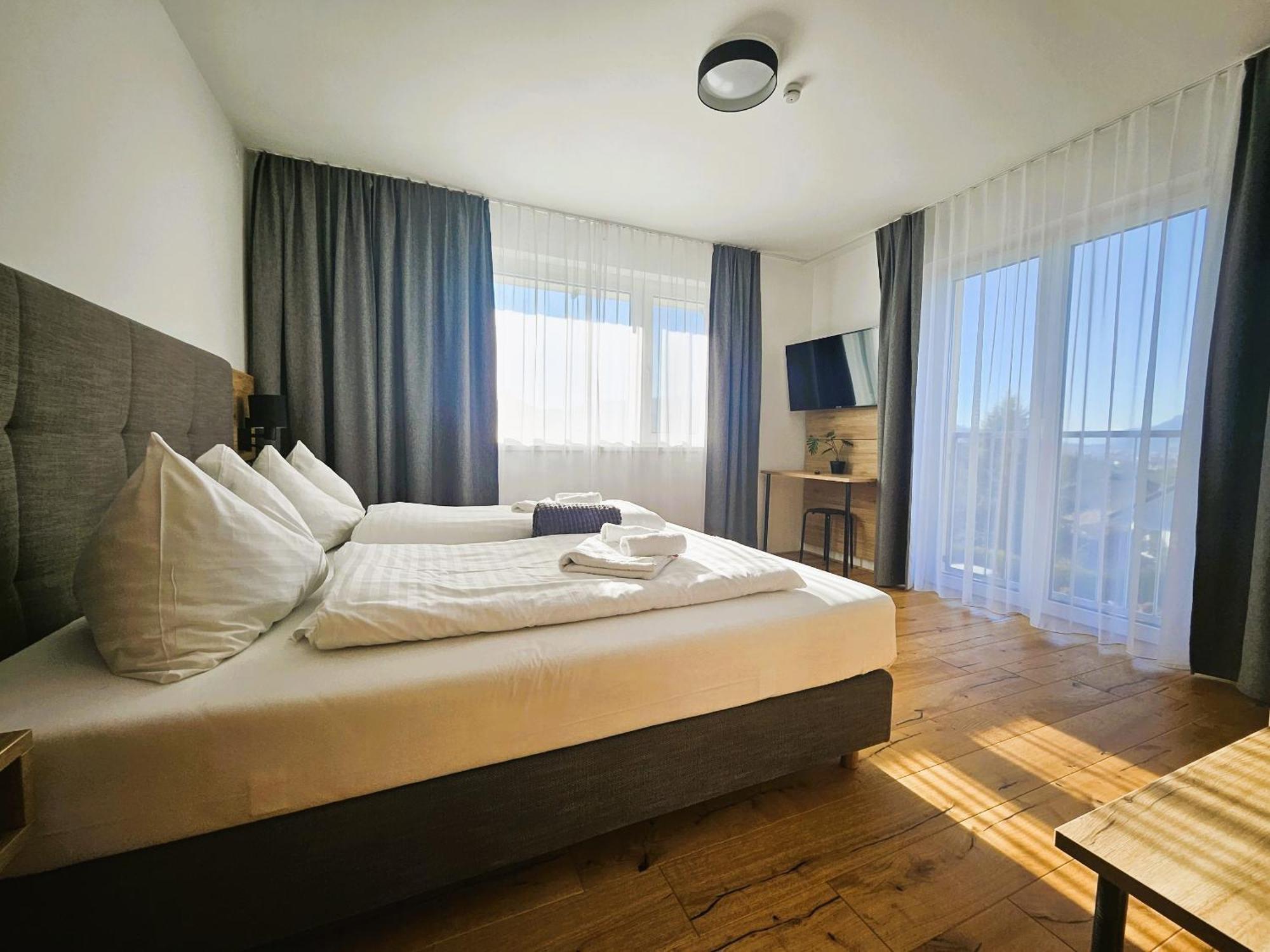 Ferienhaus Mountains & Lakes - Chaletdorf & Villach